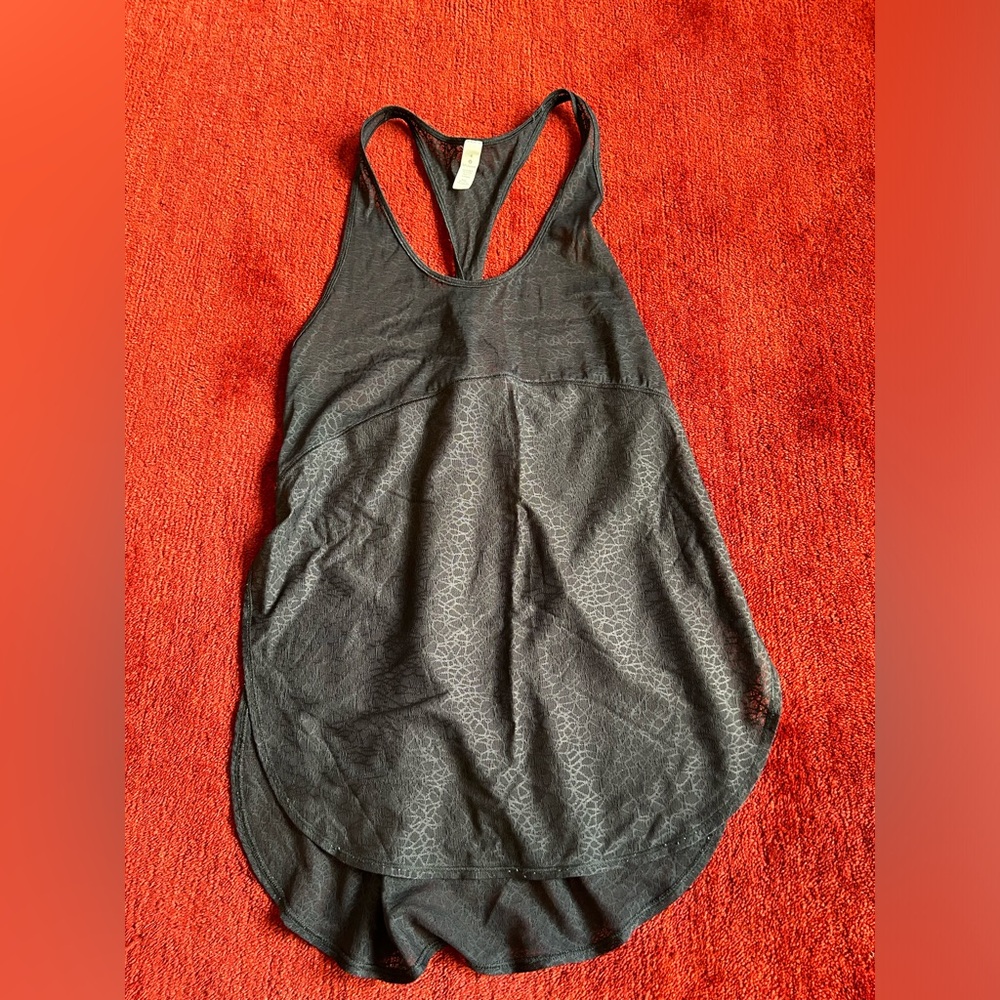 Lululemon sheer twist back tank size 4